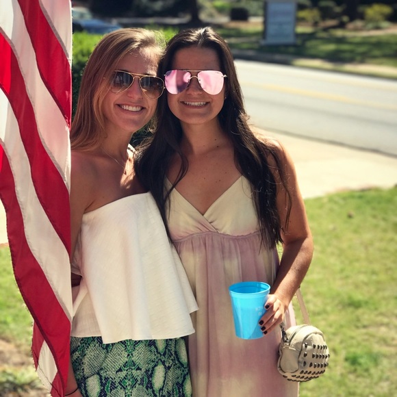 Meet your Posher, Megan - Picture 3 of 3